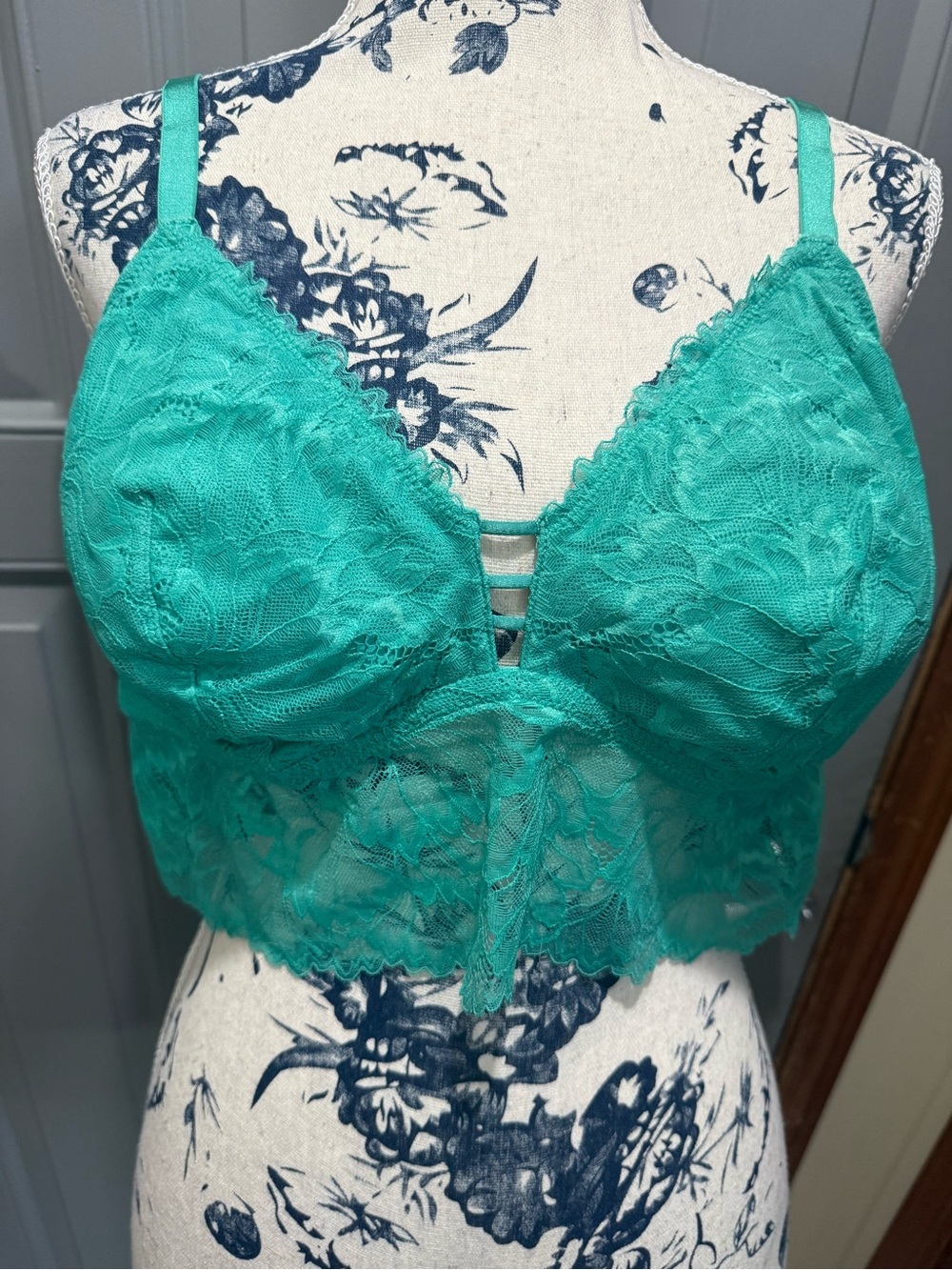 Auden Teal Lace Bralette-feminine lingerie (NWT)